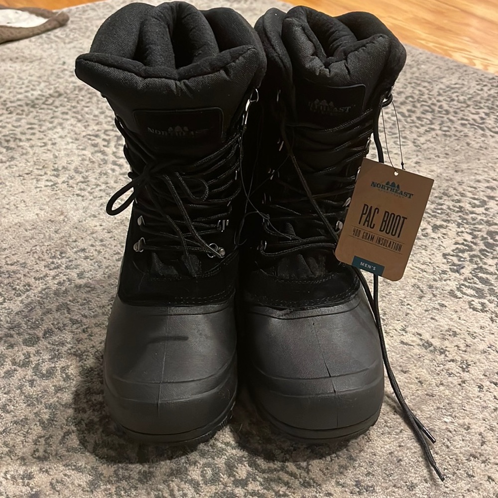 Brand New Mens Snowboots
